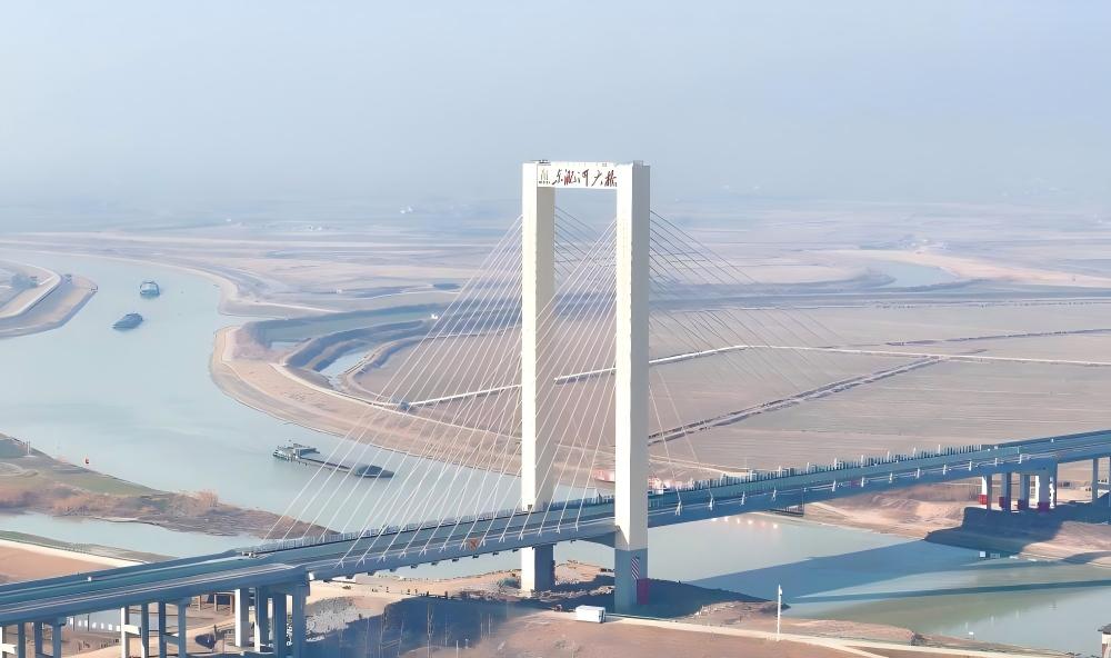 جسر نهر دونغفي